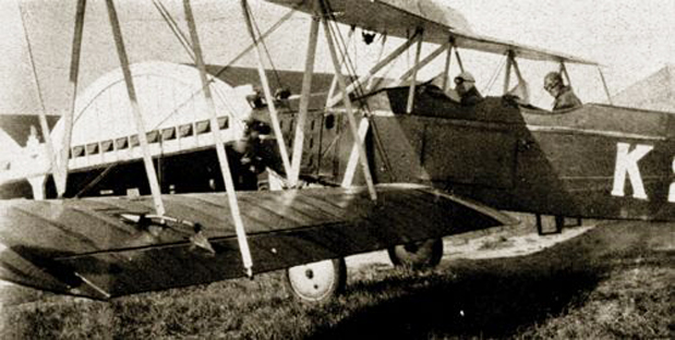 O Curtiss“Fledgling” se preparando para o voo.